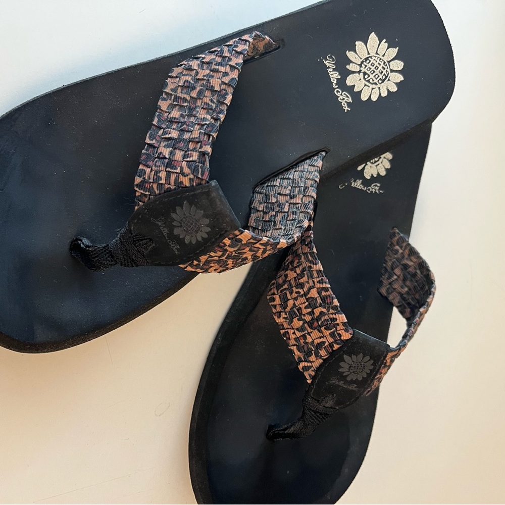 Yellowbox Soleil flip flops in Leopard Color. Ladies Size 7